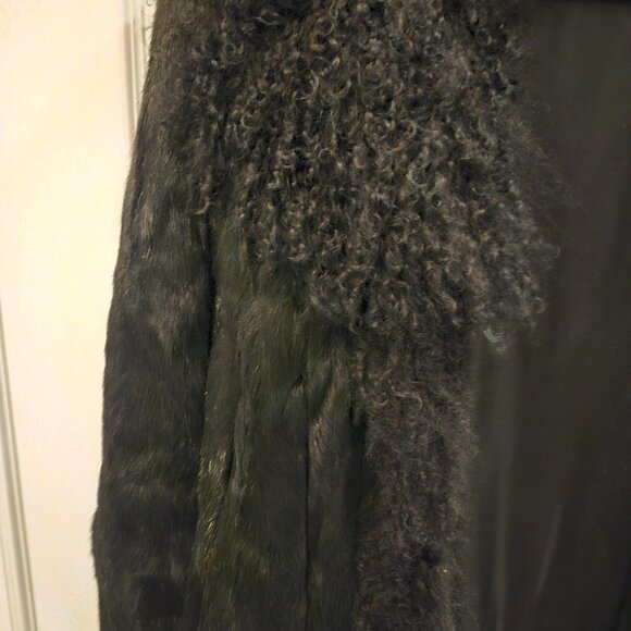 Black fur coat - Picture 3 of 8